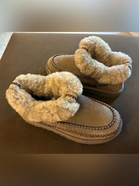 NWOT UGG Classic Ultra Mini Alpine Boots Suede Fur Sheepskin Chestnut Tan EUC 7